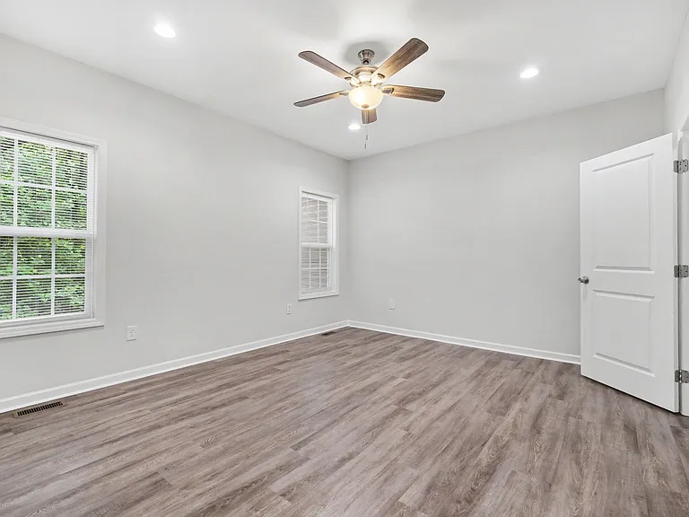 324 N Milford Rd — Photo 6