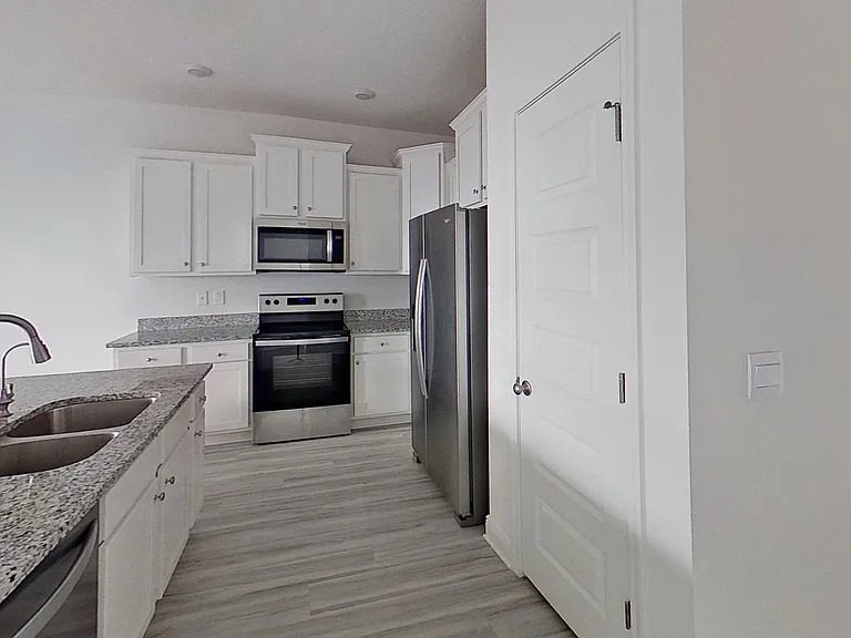 45 Sparrow Ave — Photo 3