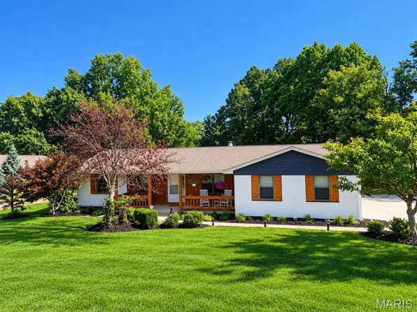 1112 Dingledine Rd, Saint Charles, MO 63304