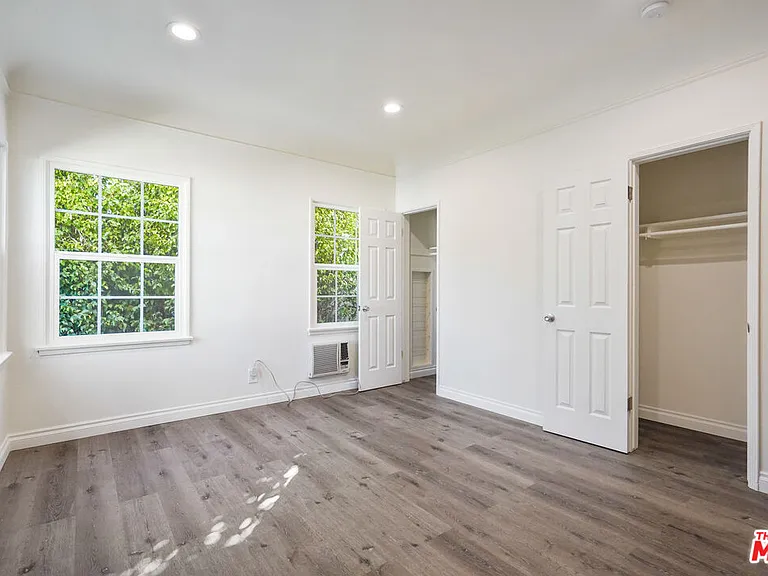 228 S Reeves Dr #D — Photo 8