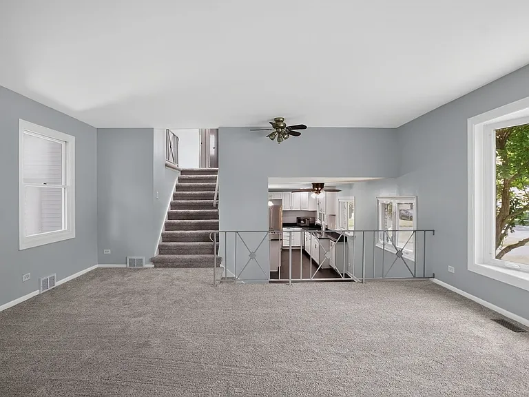 1702 N Beech Rd — Photo 23