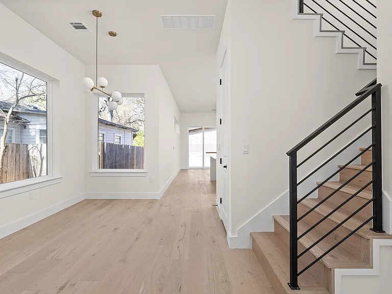 1402 Summit St #B — Photo 5