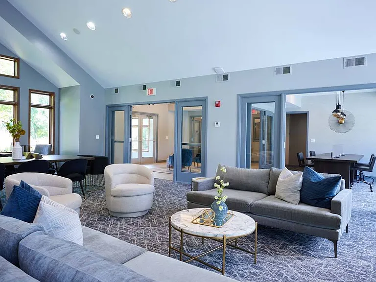 Valley Creek Apartments — Photo 6