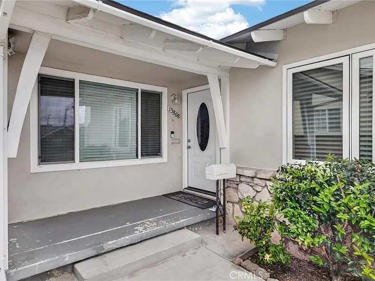 13808 S Catalina Ave — Photo 3
