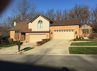 2553 Chapel Hill Rd, Springfield, IL 62702