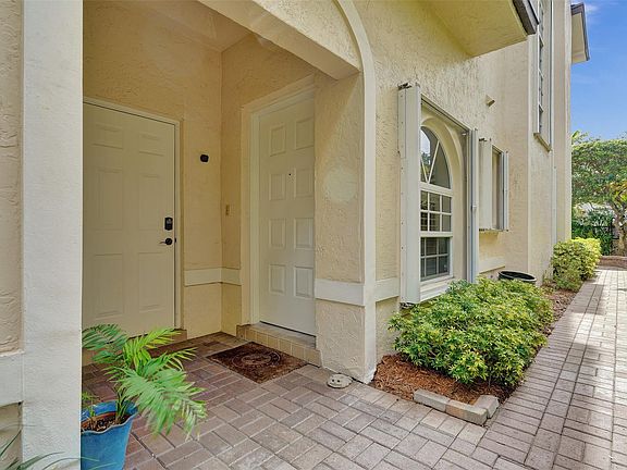 3rd image of 350 NE 7th Avenue #350