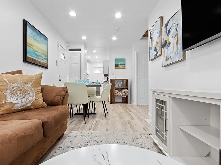 14 N Adams Ave — Photo 19
