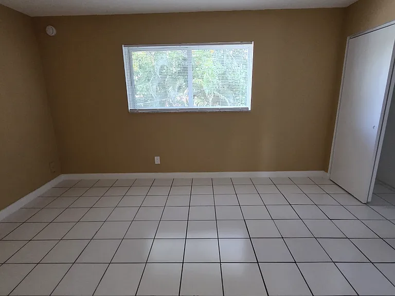 1150 NE 17th Ct — Photo 8