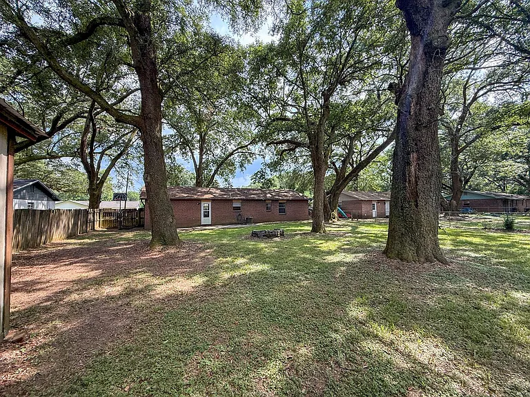 5240 Catalina St — Photo 15