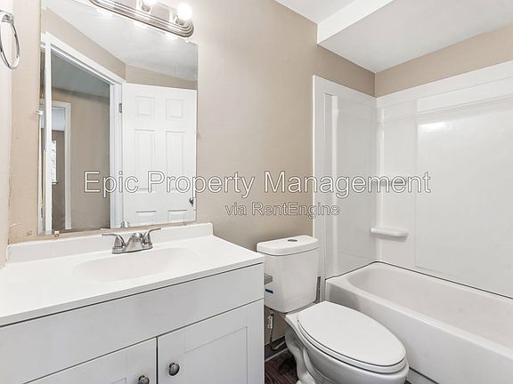 3rd image of 1030 Montie Rd