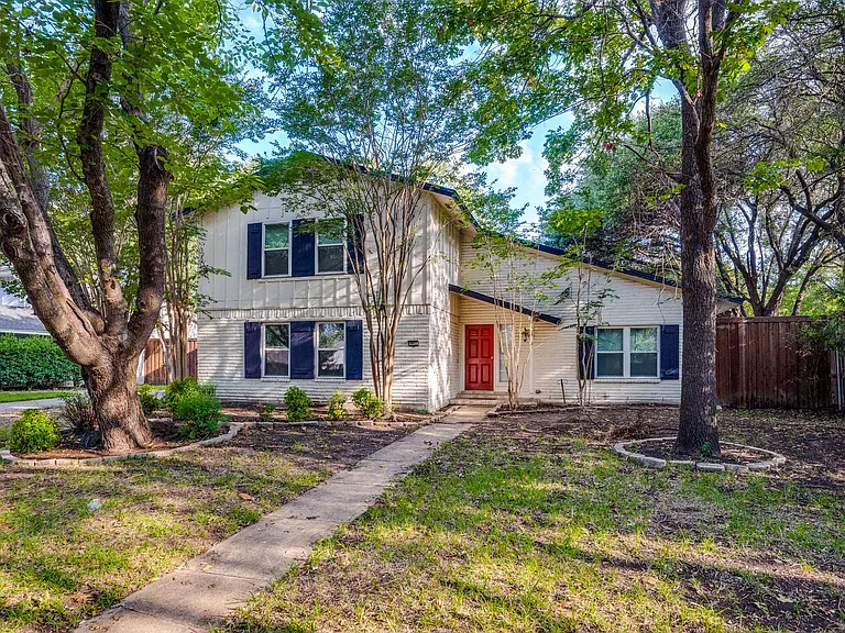 902 Firestone Ln — Photo 1