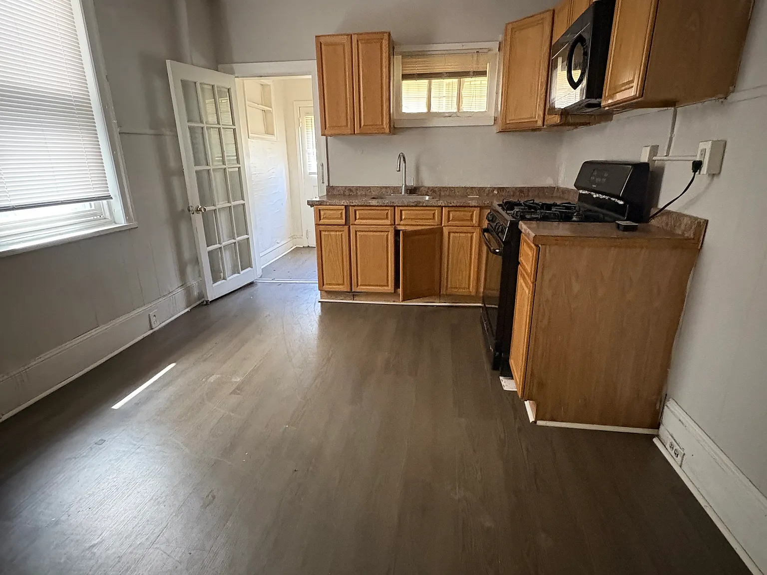 3 bed, 1022 sqft, $1,590 — Photo 2