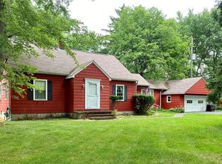 8420 Vernon Cir, Williamsville, NY 14221