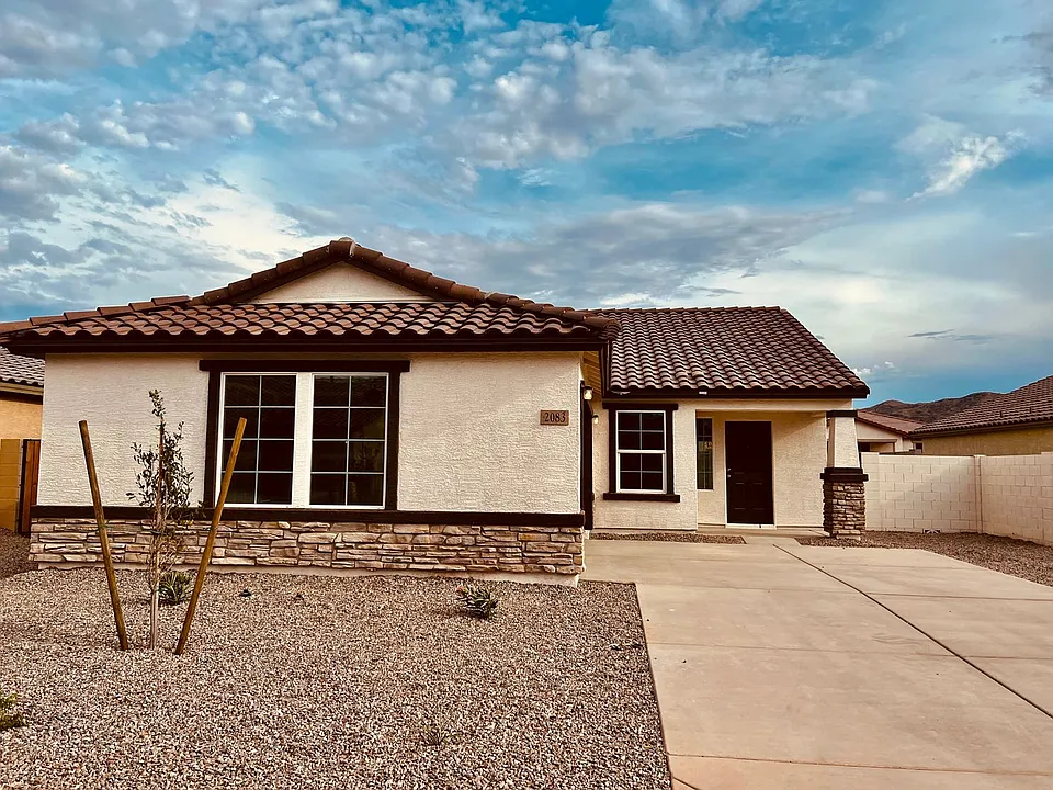 2083 E Velvet Pl