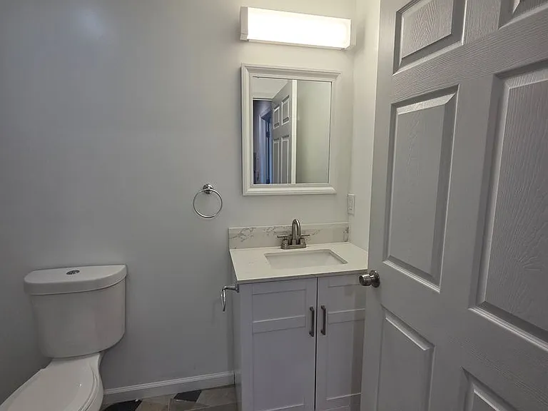 938 E 4th St — Photo 9