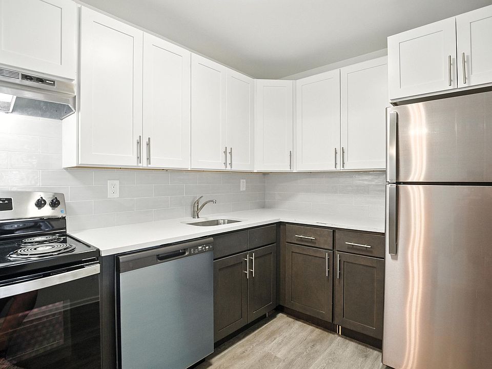 Welcome to Sunnybrae Apartments, where modern elegance meets functionality in your dream kitchen. Enjoy sleek stainless steel appliances, stylish cabinetry, and ample counter space. Transform your cooking experience todayschedule a tour now!