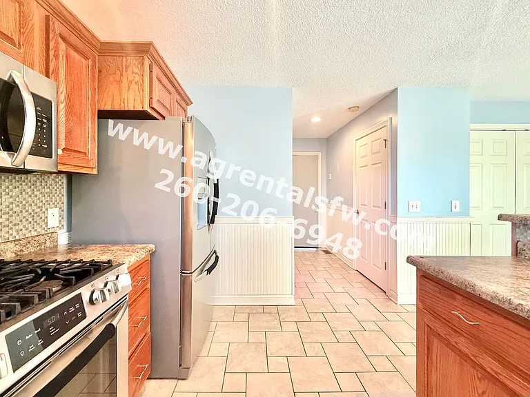 8819 Strathmore Ln — Photo 16