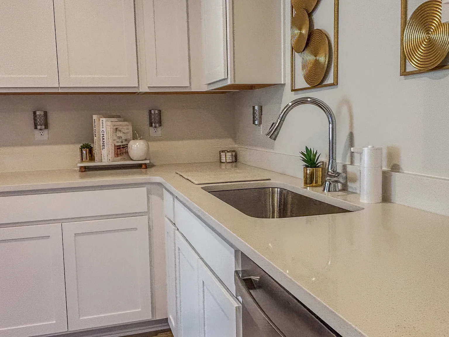 2 bed, 1111 sqft, $1,950 — Photo 3