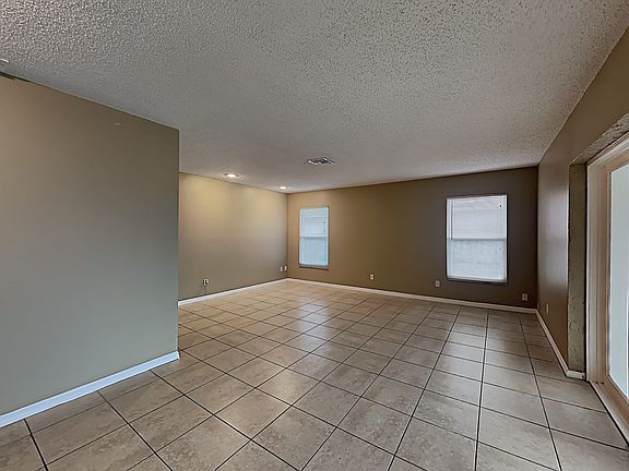4th image of 3103 Clovewood Pl