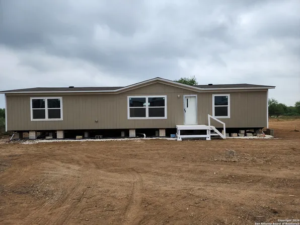 153 Huisache St., Carrizo Springs, TX 78834