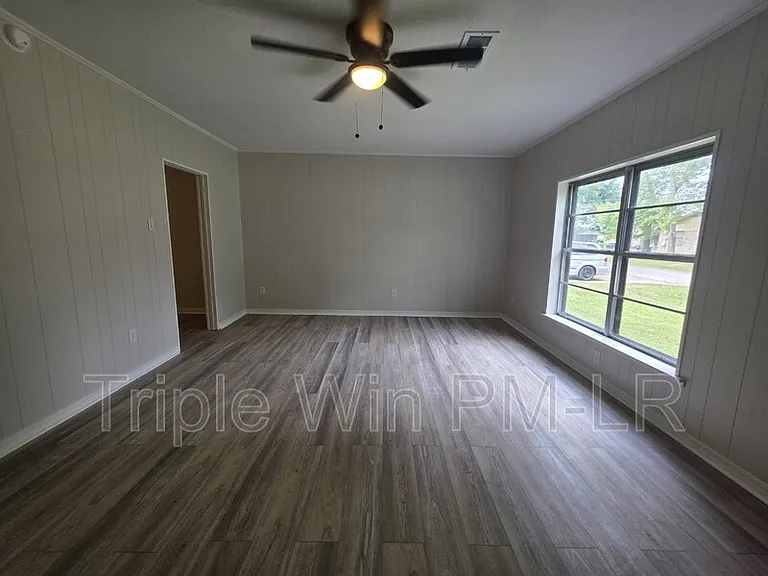 104 E Georgia St — Photo 9