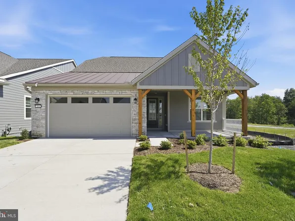 104 Rhododendron Ct, Lake Frederick, VA 22630