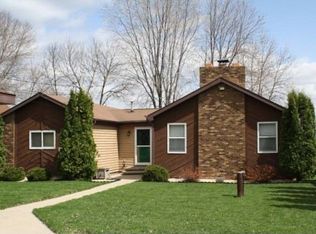 640 Hunters Point Rd, Neenah, WI 54956