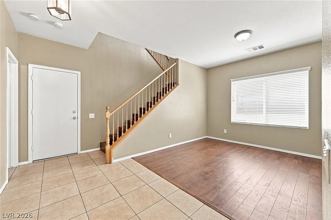 3 bed, 2.5 bath, 2031 sqft, $2,450 — Photo 2