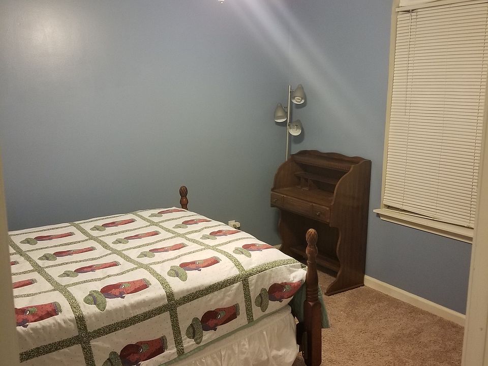 2nd Bedroom - walk in view