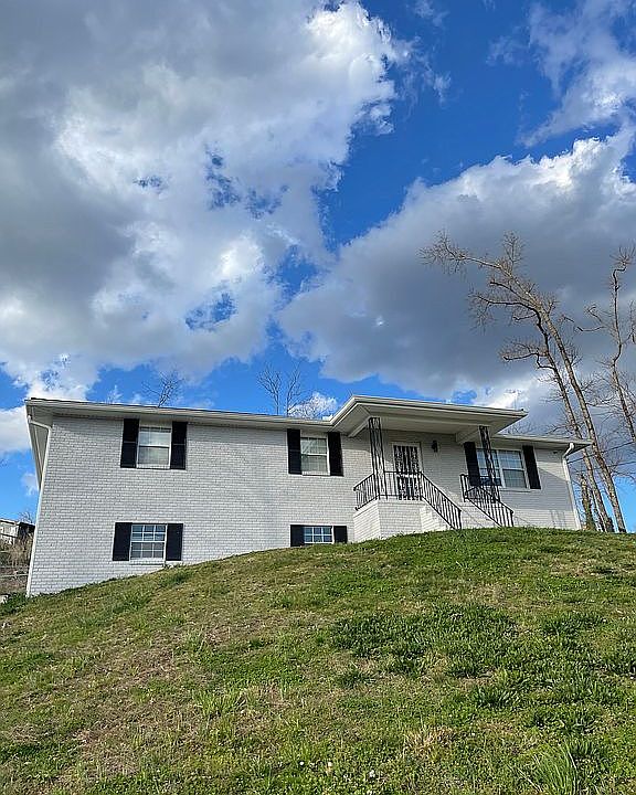 1st image of 3703 Vineyard Ln