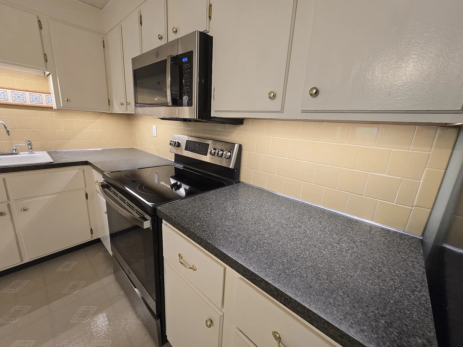 2 bed, 830 sqft, $2,200 — Photo 4