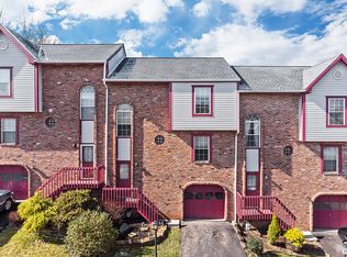 2102 Timberglen Dr, Imperial, PA 15126