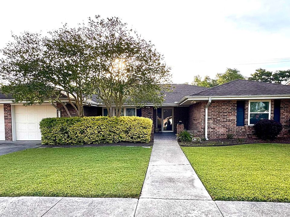 1st image of 1304 Walnut Dr
