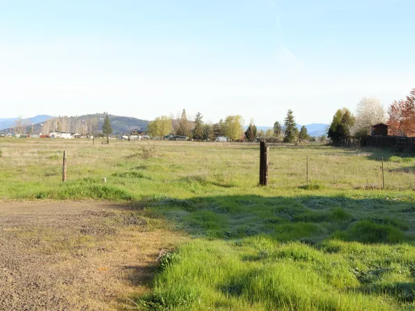 3825 Avenue H #A & B, White City, OR 97503