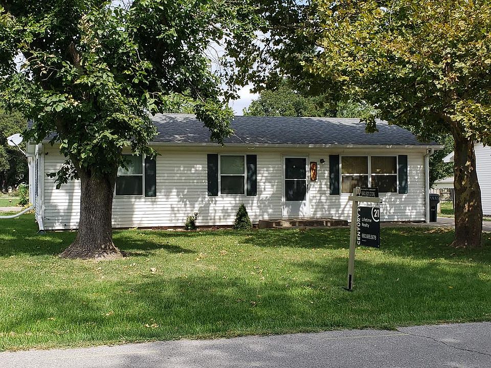 1st image of 901 Dear St