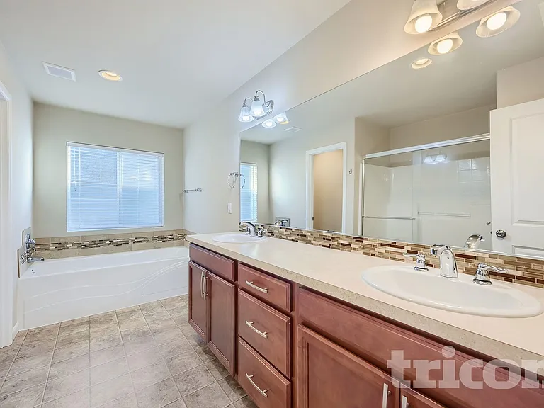 3322 Nova St NE — Photo 17