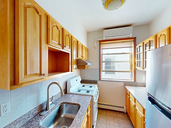 5th image of 2341 E 22nd St #4