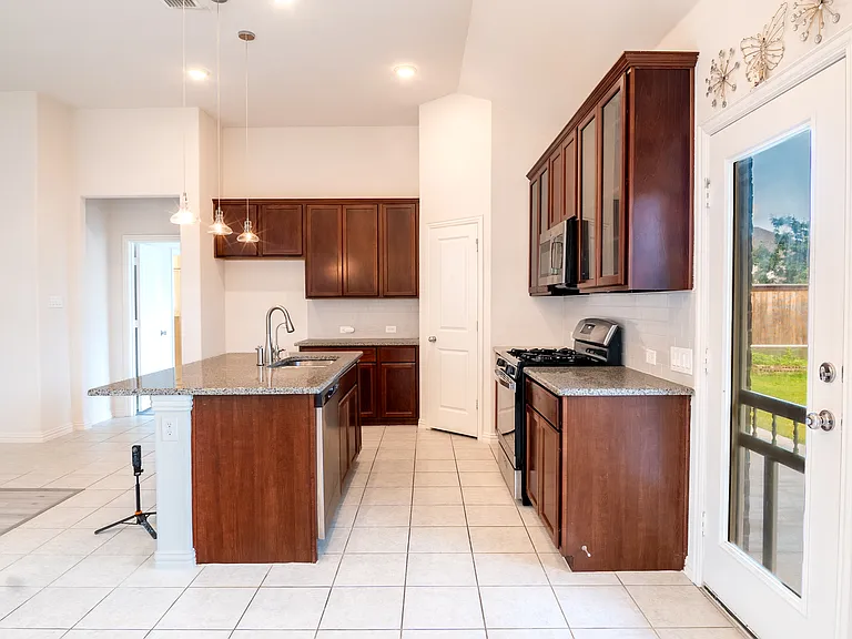 420 Kirkham Dr — Photo 23
