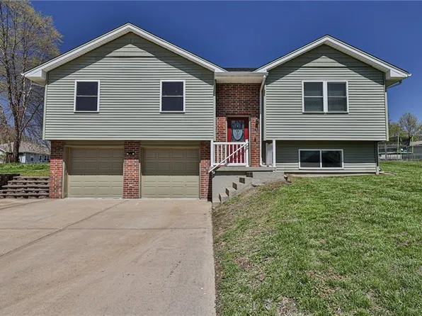 505 E Chestnut St, Odessa, MO 64076