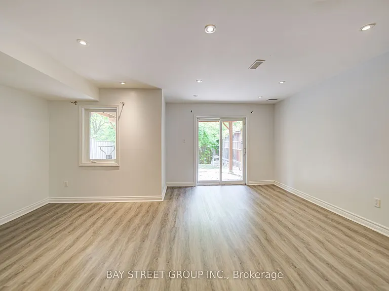 46 Romance Dr — Photo 31