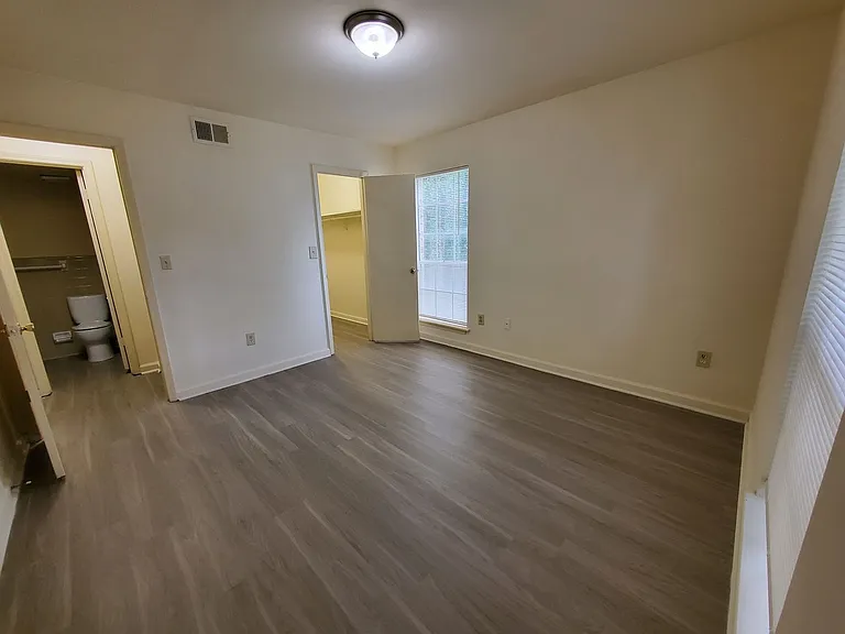Chateau Montagne Apartments — Photo 12