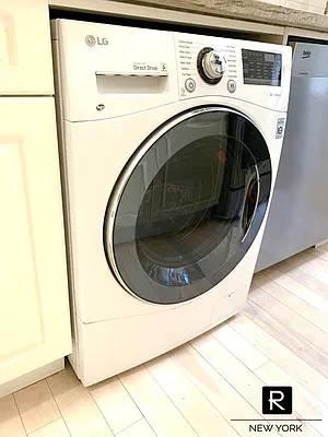 Rented by R New York | media 21