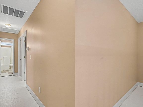 5th image of 20 Palmas Dr.