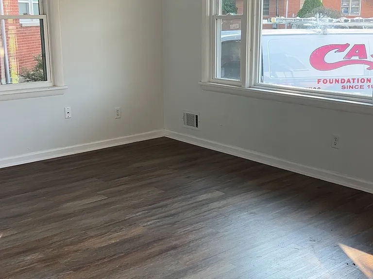 7312 Lora Dr — Photo 2