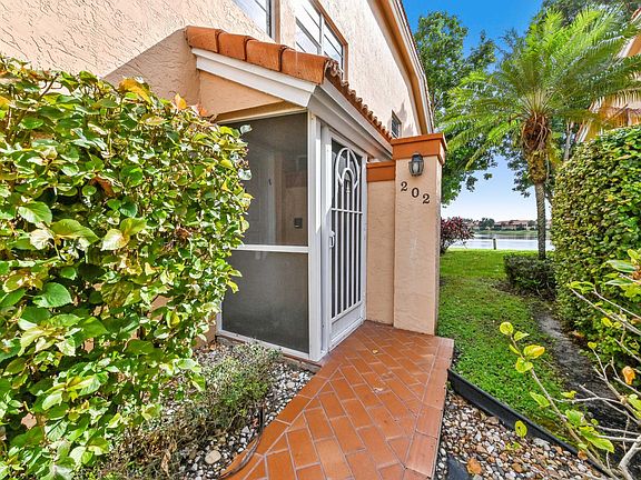 2nd image of 9553 Shadybrook Drive #202