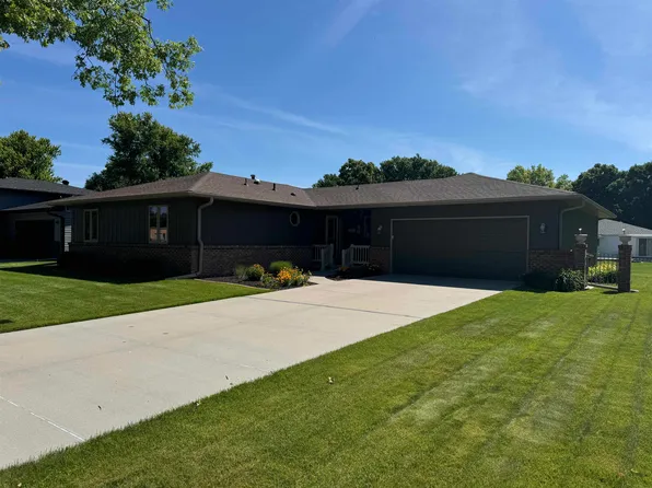 708 Creighton Ave, Hastings, NE 68901
