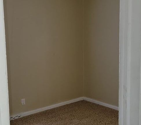 4th image of 322 Hoover Blvd