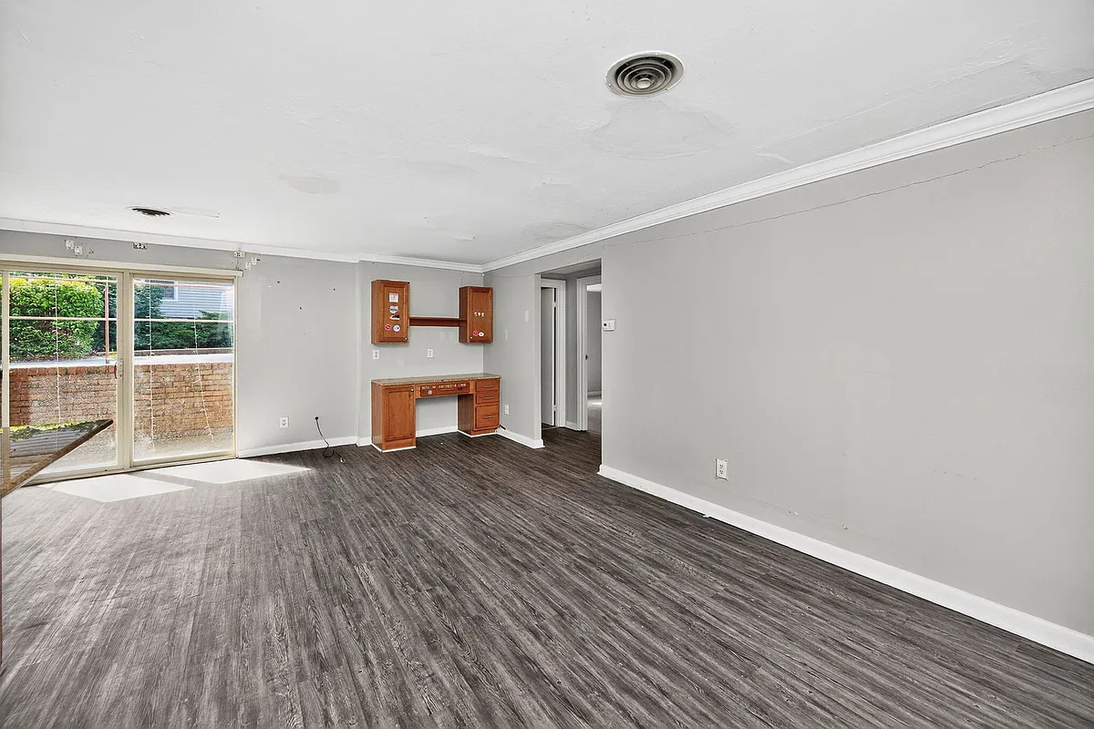 Building Photo - 3336 Jefferson Ave #11