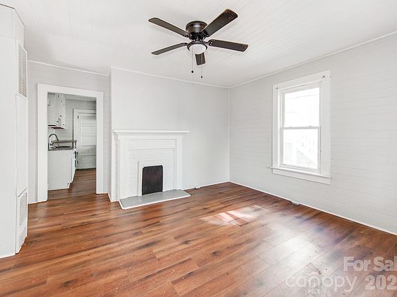 4th image of 810 Arlington Ave