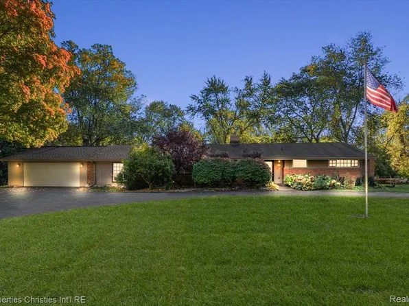 2160 Odette Dr, Waterford, MI 48328